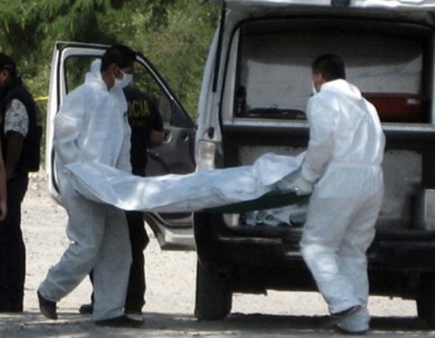 ¡Hallaron a 4 ejecutados dentro de un vehículo abandonado en Villa de Cos!‏