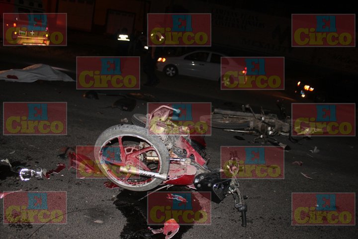 ¡FOTOGALERÍA/ Muere joven en choque de motocicletas en la carretera Lagos de Moreno- Aguascalientes!