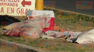 05_40_02_516_Dos ejecutados mutilados y decapitados sobre una narco manta en Zacatecas_2