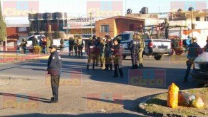 Dos ejecutados mutilados y decapitados sobre una narco manta en Fresnillo, Zacatecas_02
