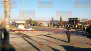 Dos ejecutados mutilados y decapitados sobre una narco manta en Fresnillo, Zacatecas_03