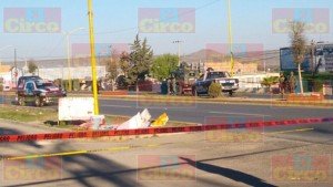 Dos ejecutados mutilados y decapitados sobre una narco manta en Fresnillo, Zacatecas_06