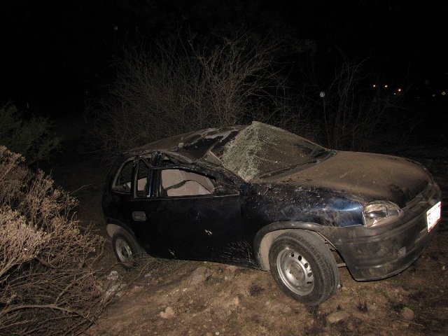 ¡Joven se salvó de morir tras volcar su auto en Aguascalientes!