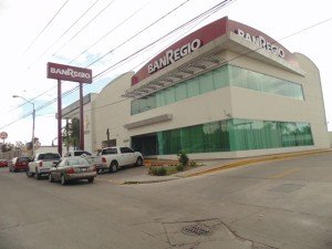 ASALTO A CUENTAHABIENTE BANREGIO AV AGS (4)