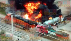 Explota pipa con gasolina al ser alcanzada por el tren en Aguascalientes_01