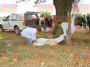 MUERE AL CAERLE UN RAYO_004