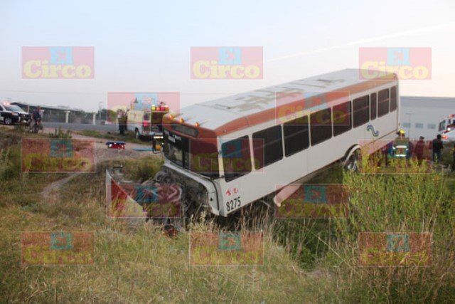 ¡FOTOGALERÍA/ Espantoso camionazo en Lagos de Moreno dejó un saldo de 1 muerta y 40 lesionadas!