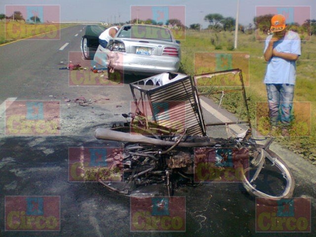 Grave motociclista que chocó contra un auto en Lagos de Moreno