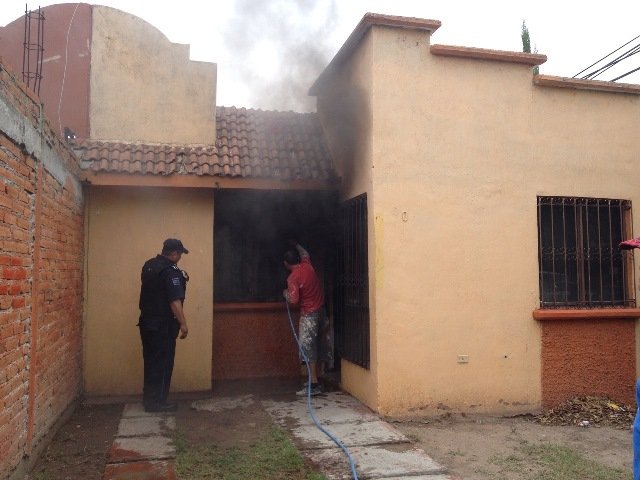 Un corto circuito provocó un incendio domiciliario en Aguascalientes