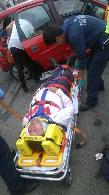 2 lesionados tras aparatosa carambola-volcadura en Aguascalientes