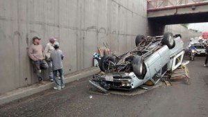 4 LESIONADOS CHOQUE-VOLCADURA TRAILER VS CAMIONETA SIGLO XXI (1)