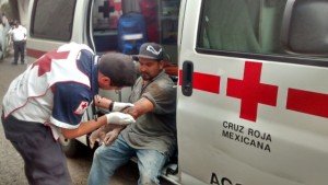 4 LESIONADOS CHOQUE-VOLCADURA TRAILER VS CAMIONETA SIGLO XXI (5)