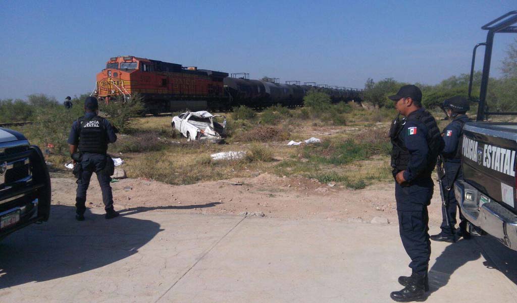 ¡3 estudiantes muertos y 3 lesionadas al embestir el tren su camioneta en Villa de Cos!