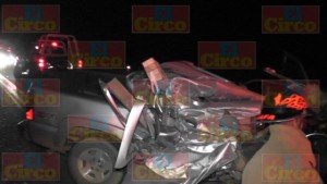 DOS PERSONAS GRAVEMENTE HERIDAS EN IMPRESIONANTE CHOQUE EN FRESNILLO_04