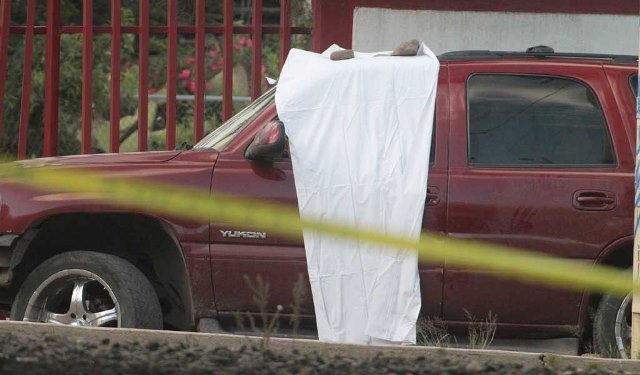 ¡Ejecutaron a balazos a un hombre a bordo de su camioneta en Guadalupe, Zacatecas!