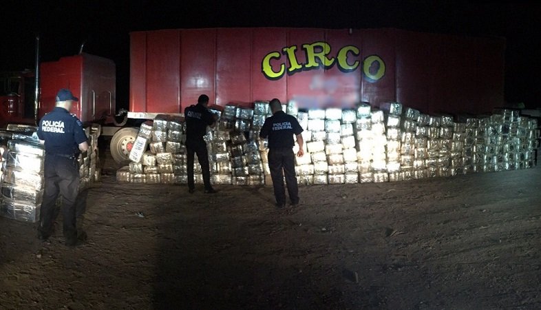 ¡Escondían 4 toneladas de droga en un vehículo de un circo en Sonora!