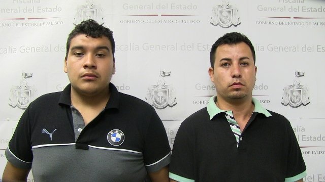 ¡Consignan a par de sujetos que robaron un automóvil con violencia en Guadalajara!