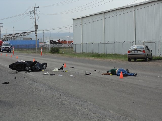 ¡Murió un motociclista tras chocar contra un automóvil en Aguascalientes!