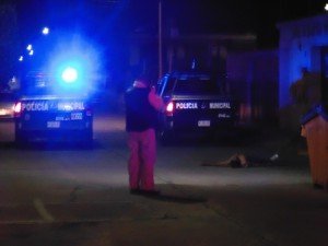 POLICIA MUNICIPAL MATA A SOSPECHOSO POR ASFIXIA EN JARDINES DE LAS FUENTES (3)
