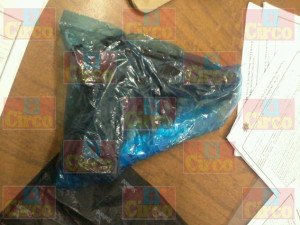 FOTO4-EL ARMA QUE TRAIAN ERA DE UTILERIA