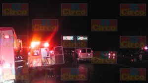 Varios lesionados al volcar un autobus en Enrique Estrada_03