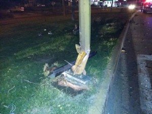 LESIONADO CHOQUE VS ARBOLES Y POSTE AV AGS Y PRESIDENTES (4)