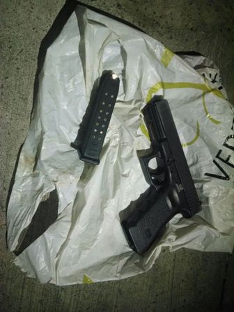 ¡Tres sujetos golpean y despojan de su arma de cargo a un policía ministerial en Aguascalientes!