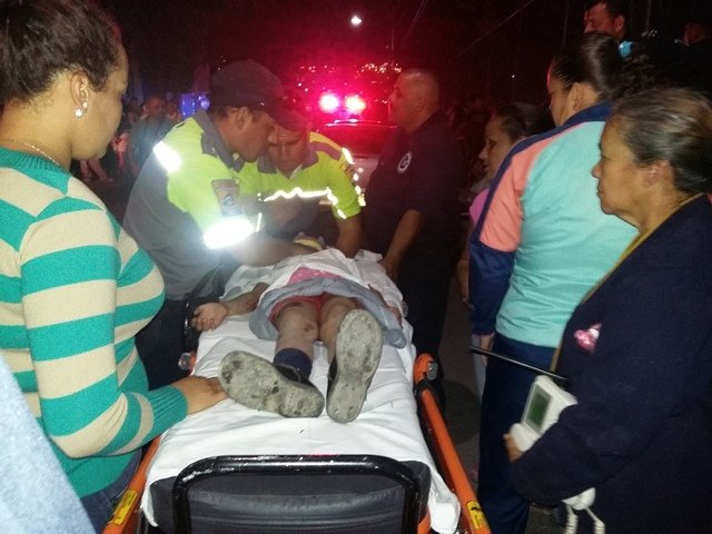 ¡Camioneta se quedó sin frenos y atropelló a 10 personas afuera de una escuela en Aguascalientes!