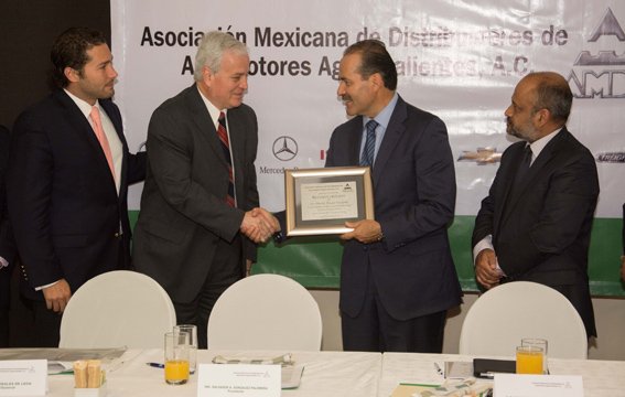 ¡Recibe Martín Orozco reconocimiento nacional de AMDA por su trabajo legislativo!