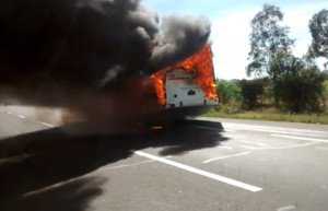 Se incendia autobus de Transportes Zacatecas_03