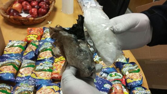 ¡Policía Federal aseguró droga conocida como cristal que estaba oculta entre dulces y frituras!