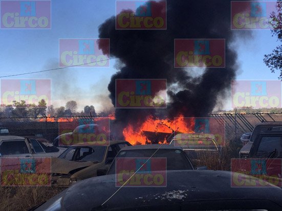 ¡Se incendia el corralón municipal de Lagos de Moreno: se quemaron 194 autos y 10 motos!