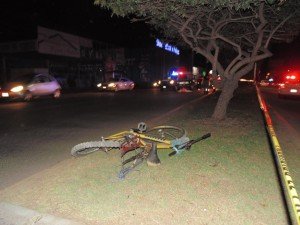MUERTO CICLISTA IMPACTADO AUTO CONVENCION Y NICARAGUA (5)