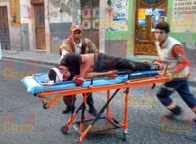 ¡2 jóvenes heridos de gravedad tras sangrienta riña en Lagos de Moreno!
