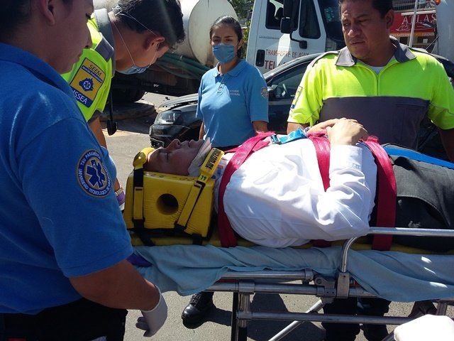 ¡Impresionante carambola en Aguascalientes entre 5 vehículos dejó 2 lesionados!