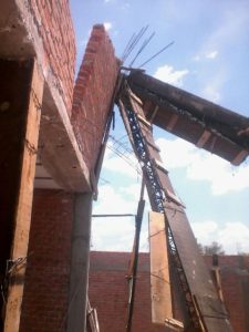 2 LESIONADOS DERRUMBE EN OBRA EN JESUS MARIA (6)