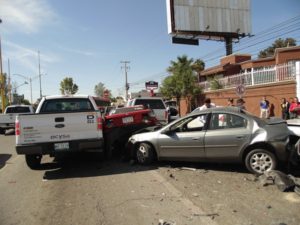 3 LESIONADOS CARAMBOLA 10 VEHICULOS EN MANUEL J. CLOUTHIER (13)