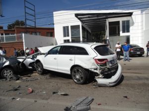 3 LESIONADOS CARAMBOLA 10 VEHICULOS EN MANUEL J. CLOUTHIER (14)