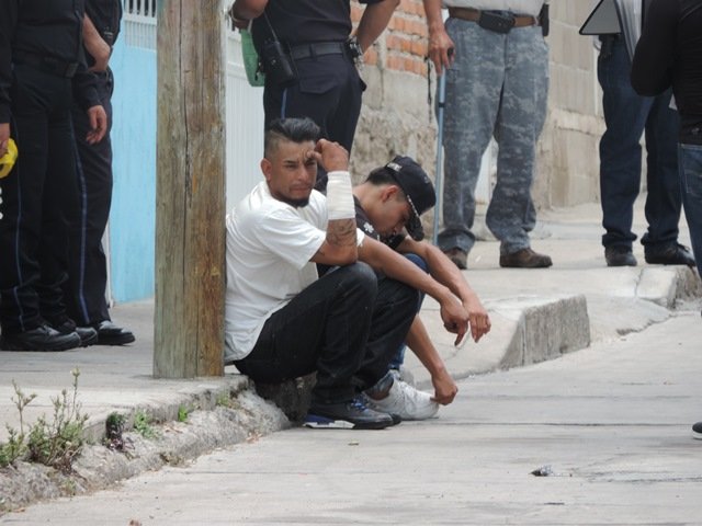 ¡Mesero de la zona de tolerancia de Aguascalientes fue apuñalado y baleado!