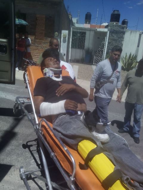 ¡Hombre lesionado tras caer de un poste de 5 metros de altura en Aguascalientes!
