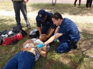 LESIONADO MOTOCICLISTA CAIDA Y CHOQUE VS URBANO EN INSURGENTES (2)
