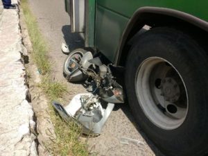 LESIONADO MOTOCICLISTA CAIDA Y CHOQUE VS URBANO EN INSURGENTES (7)