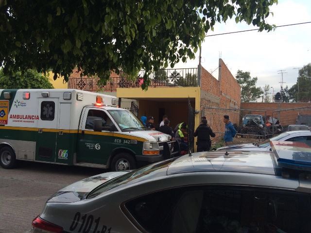 ¡1 adolescente “picado” tras sangrienta riña a bordo de camión urbano en Aguascalientes!