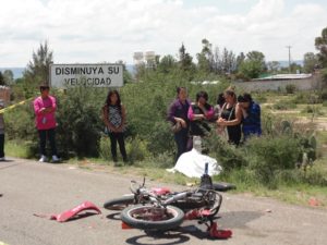 MUERTO ADOLESCENTE CHOQUE MOTOCICLETA VS CAMIONETA EN EL LLANO (6)