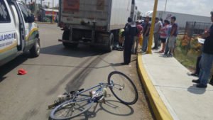 Muere un ciclista que fue impactado y aplastado por un trailer (4)