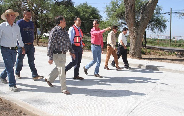 ¡Supervisa alcalde de la capital construcción de pavimento hidráulico en avenida Arroyo El Molino!