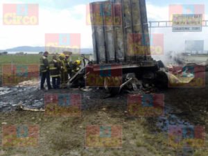 Un muerto y 17 heridos dejo el choque de un camión de pasajeros y un trailer en Zacatecas (3)