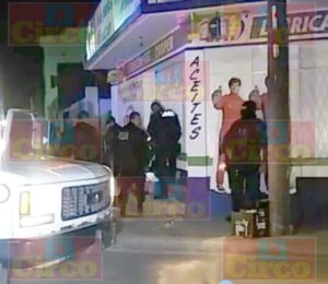 Dejan persona amarrada a un poste con un narcomensaje en Fresnillo_02