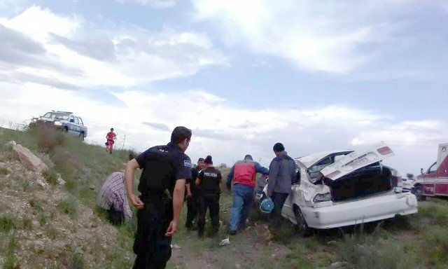 ¡6 lesionados tras la volcadura de un auto en Río Grande, Zacatecas!