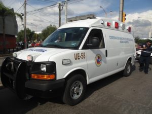 2-lesionados-choque-ambulancia-vs-taxi-independencia-y-ldc-10